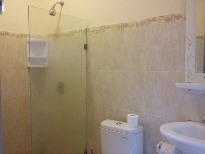 Bathroom 14