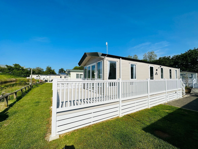 Exterior & Views 2, Dog Friendly Park 5 Miles From Bude 2 bed Caravan, Devon