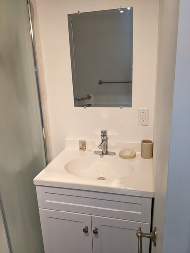 Bathroom 4, Cedar Drive Inn, Stormont, Dundas and Glengarry