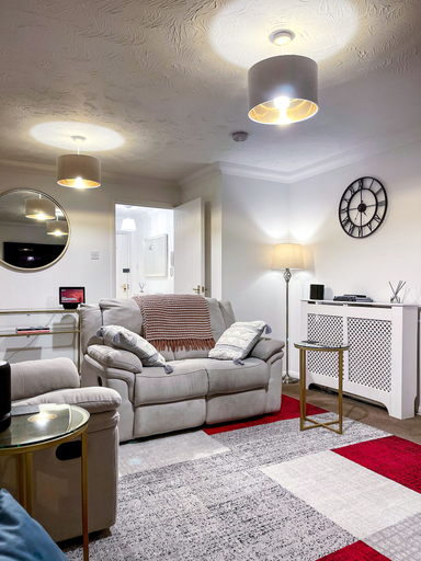 Living area 4, 1-bed Apt, Sleeps 2, 20 min Walk to Centre, Medway