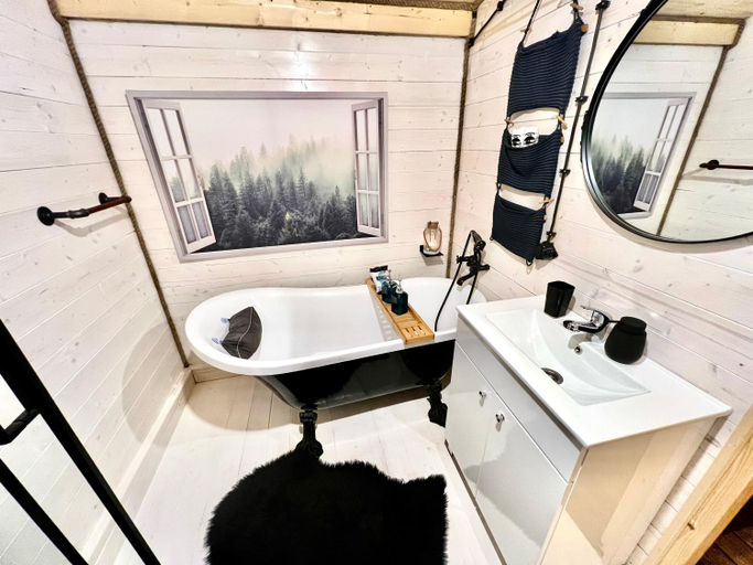 Bathroom 4, Bieszczadzka Osada Saunowisko w cenie jacuzzi na wylacznosc, sauna basen, Bieszczady