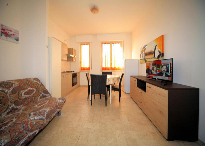 Room 5, Vittorio Veneto 9 Int 14, Savona