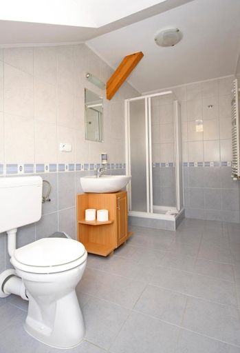 Bathroom, Diofa Panzio, Siklósi