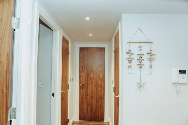 Others 5, Stunning 2-bed Apartment in Birmingham, Birmingham