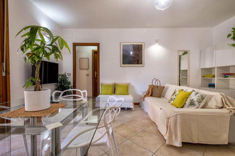 Room 4, Sardinia Re - White Olives, Sassari