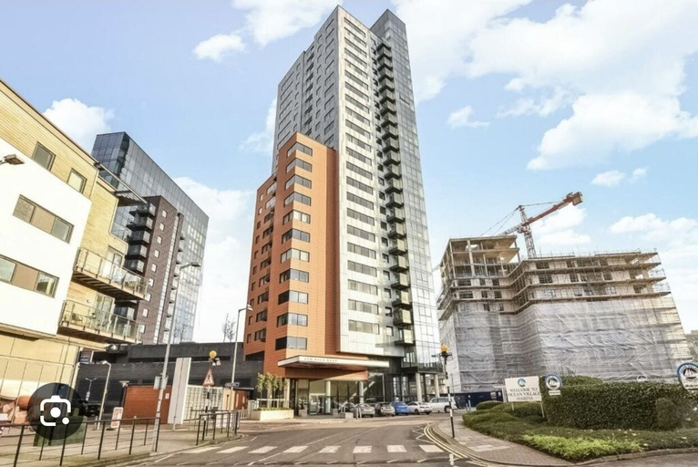 Exterior & Views, Stunning 3-bed, 3-bath Apartment in Southampton, Southampton