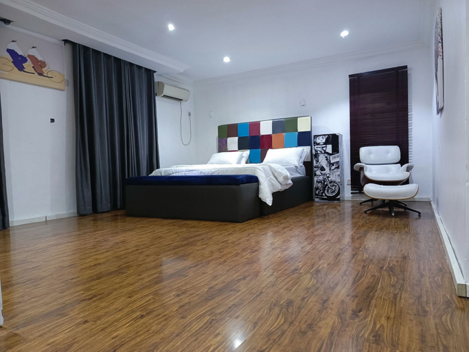Room 2, Lovely 2-Bed House in Lagos, Surulere