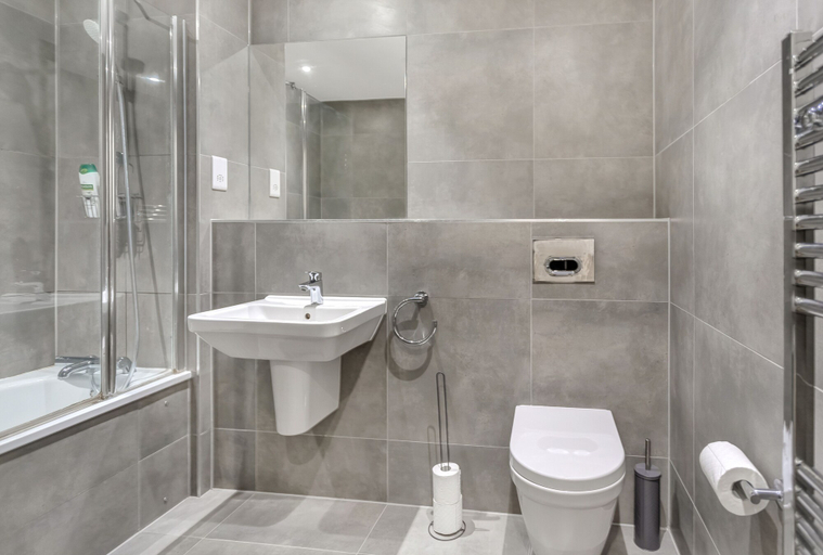 Bathroom 3, 1 Bed, Sleeps 3, Free Parking, Wifi, Slough