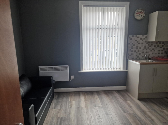 Others 3, Impeccable 3-bed Apartment in Bradford to Explore, Bradford