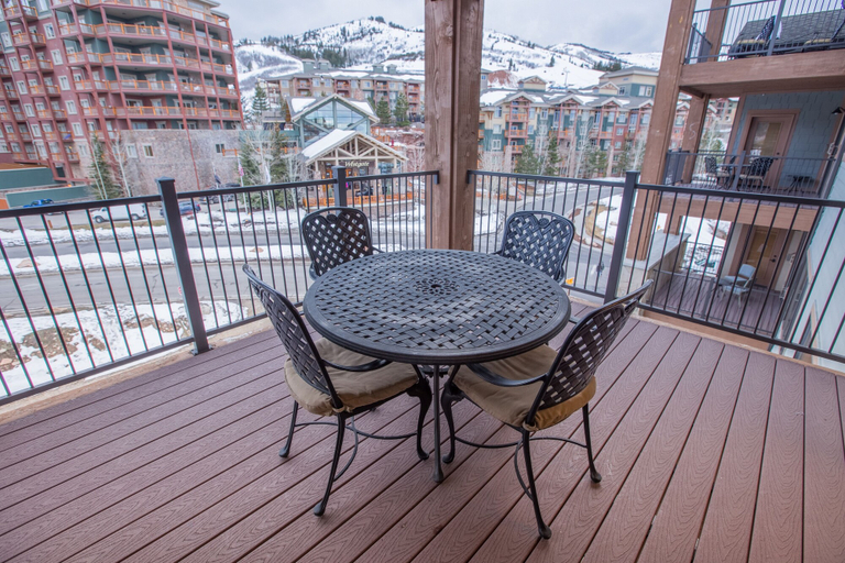 Outdoor dining, Canyons Village Location Oversized Deck Off by RedAwning - Save 20% on 7+ Nights!, Summit