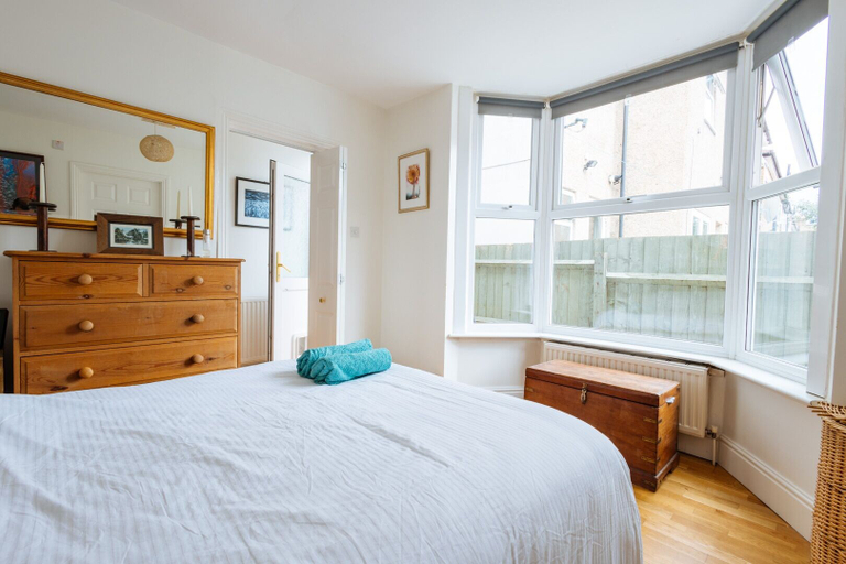 Bedroom 2, Comfy 1-bed Apartment in London, London