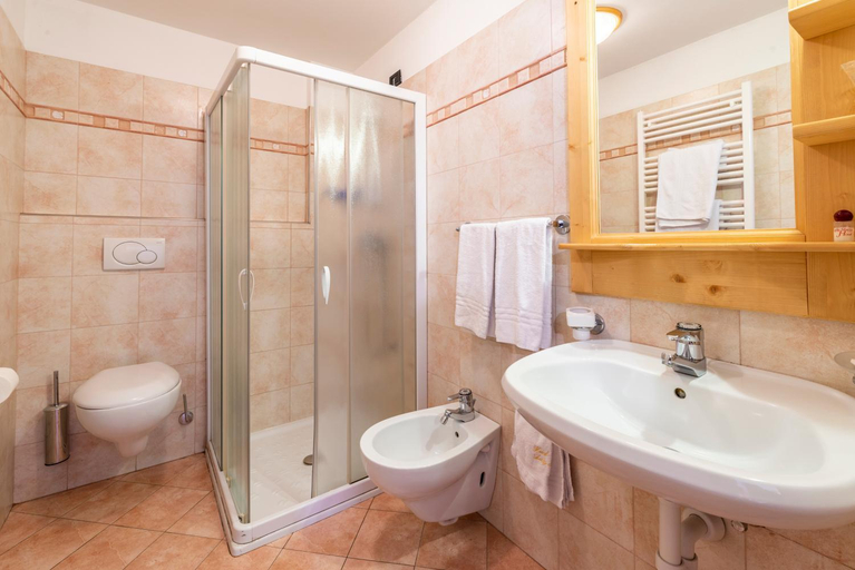 Bathroom, LM Rooms, Trento