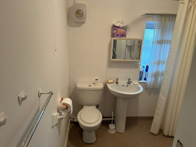 Bathroom 3, Stunning 3-bed House in Burnley, Lancashire