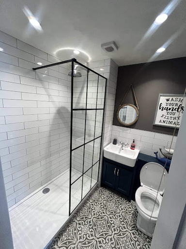 Bathroom, Beautiful 2-bed Apartment in Rhosneigr, Anglesey