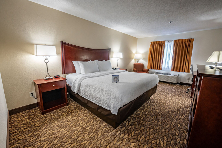Bedroom 3, Christopher Inn and Suites, Ross