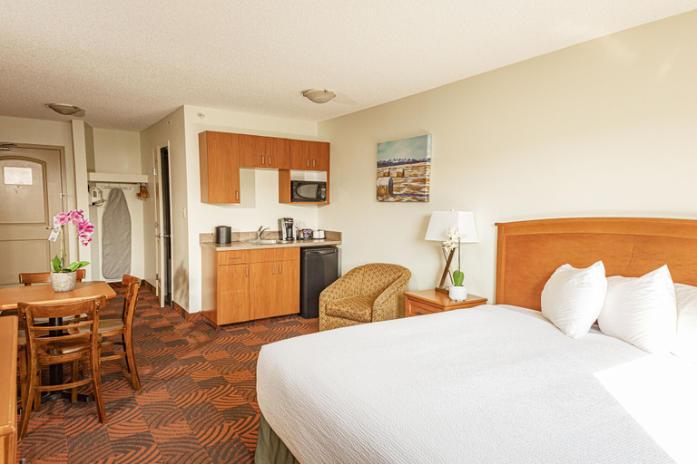 Bedroom 4, Service Plus Inns and Suites Calgary, Division No. 6