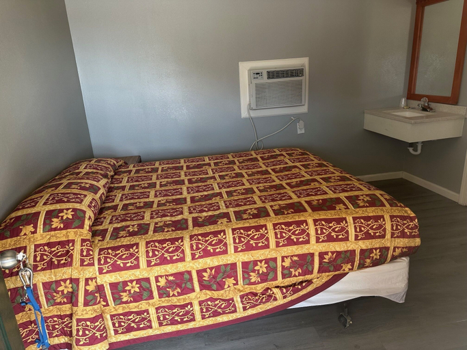 Bedroom 2, Super Inn, Jackson