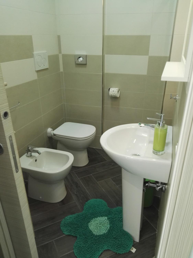 Bathroom 2, la casa dei limoni, Fermo