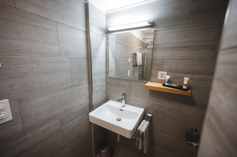 Bathroom 3, Hotel Stua Granda, Maloja
