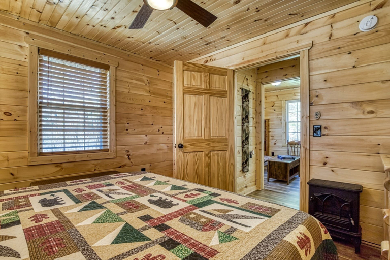 Bedroom 3, Hilltop Hideaway 3 Bedroom Cabin by RedAwning, Sevier