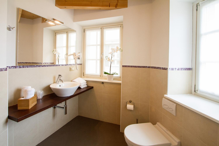 Bathroom 5, Hotel All'Arco, Trieste