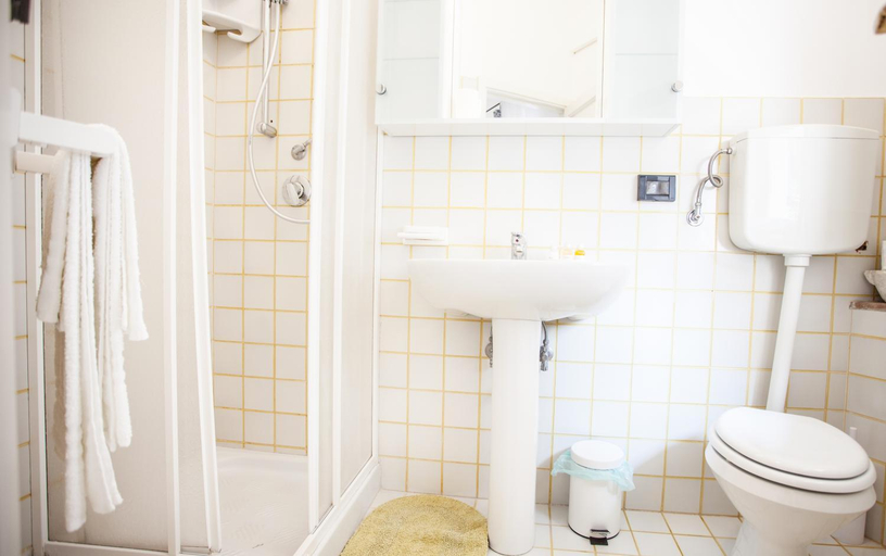Shower 5, Villaggio Placido, Messina