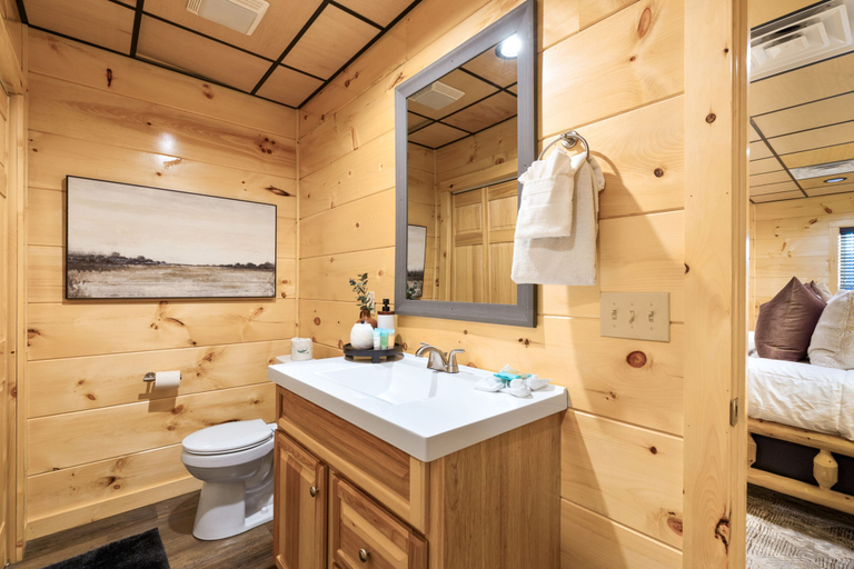 Bathroom 3, Parkway Paradise w Private Hot Tub, Sevier