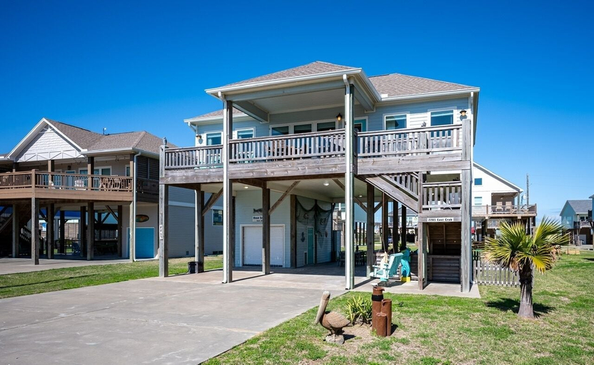 Exterior 2, Sea Leggs 3 Bedroom Home by RedAwning, Galveston