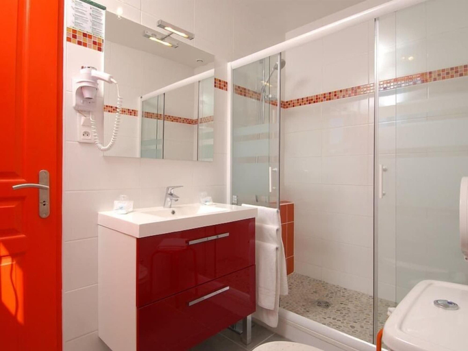 Bathroom 4, Hotel Des 4 Vents, Gard