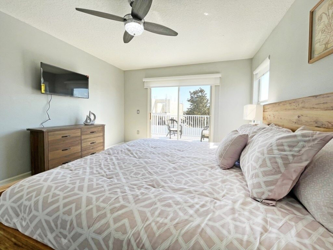 Bedroom 2, Paradise Point 4 Bedroom Home by RedAwning, Polk