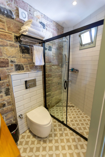 Bathroom 5, Qara Otel, Ayvalık