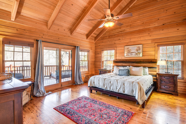 Bedroom 4, Wooded Cabin: Mtn Views, Hot Tub & 2 Decks!, Transylvania