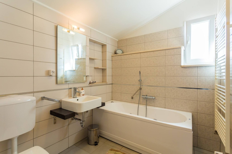 Bathroom 4, Dvori With Garden, Free Parking Next To Sea, Dubrovnik