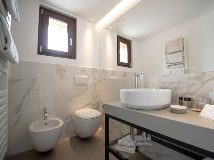 Bathroom 4, Serre Alte Landscape Luxury Rooms, Macerata