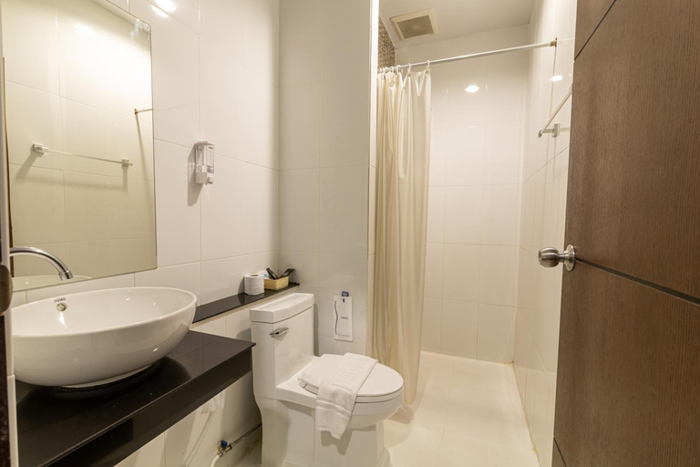 Bathroom 4, The Rama Hotel, Muang Chiang Rai