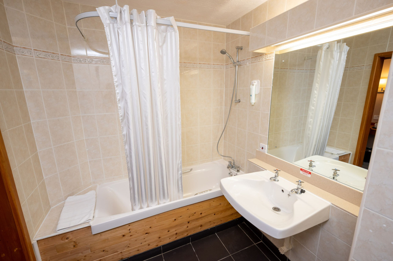 Bathroom 4, Bridge Inn by Greene King Inns, North Somerset