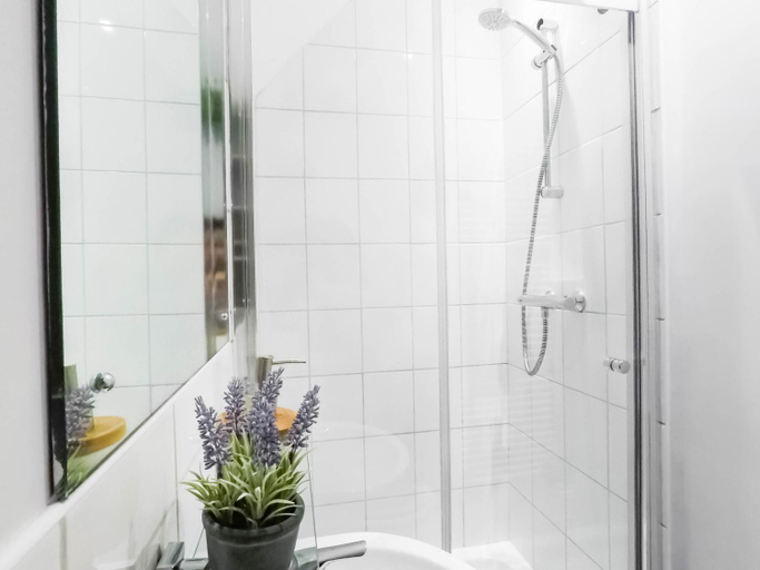Bathroom 2, Stamford Townhouse, Lincolnshire