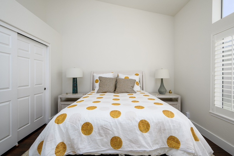 Room 5, Casa Pinnacle 3 Bedroom Home by RedAwning, Maricopa