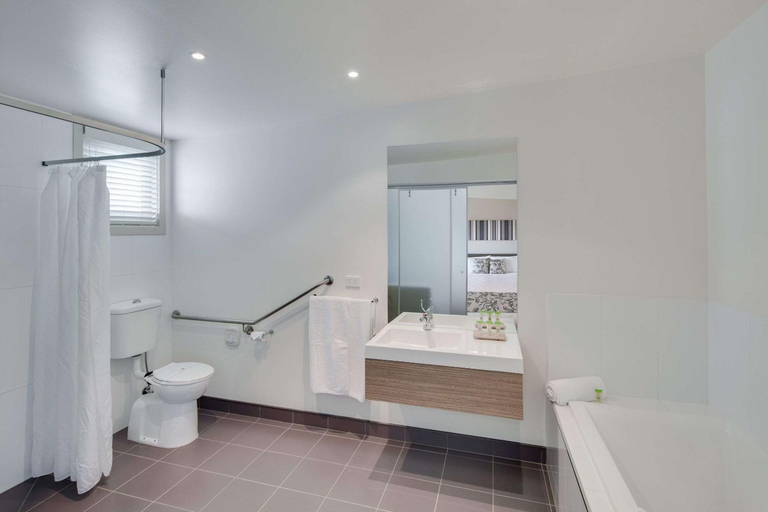 Others 4, Drouin Motel, Baw Baw - Pt B West