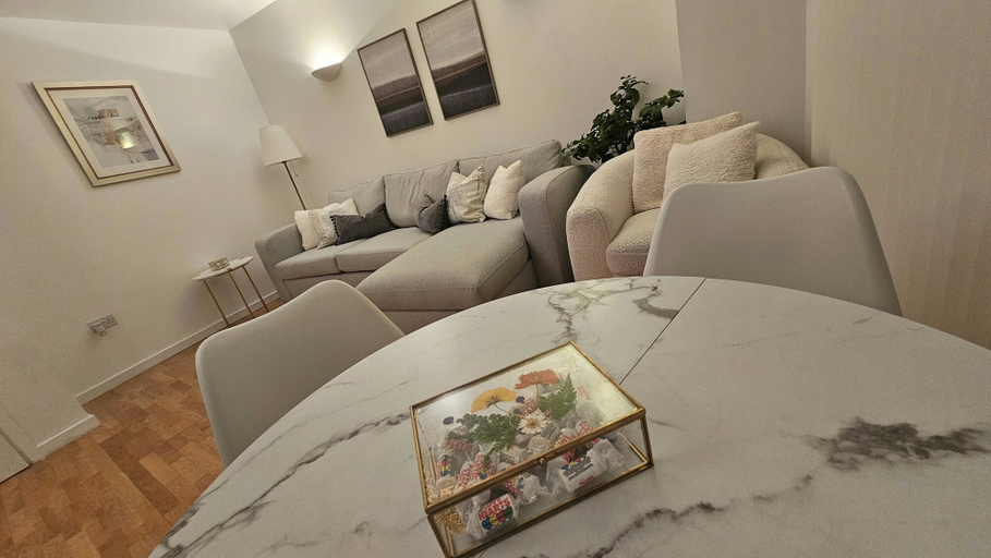 Others 5, Luxury Apartment in Canary Wharf, London