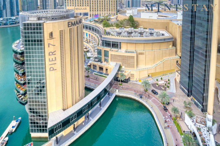 Room 2, Exclusive 2BR Apt With Superb Balcony Marina Views, Dubai