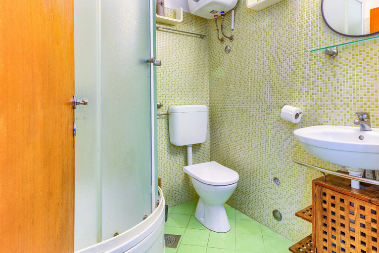 Bathroom, Studio With Shared Garden, 3 min Walk to the Beach, Split