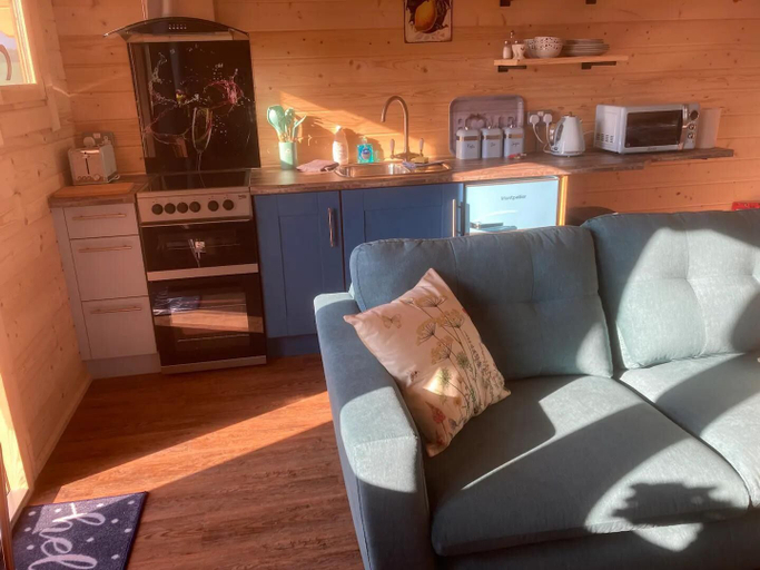 Others 5, Captivating 1-bed Lodge in Chesterfield, Derbyshire