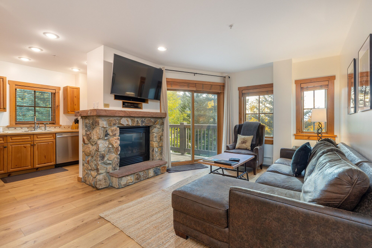Living area, 8577 Expedition Station 3 Bedroom Condo by RedAwning, Summit