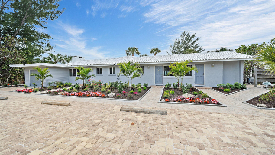 Exterior & Views 2, Las Hermanas 1 Studio by RedAwning, Sarasota