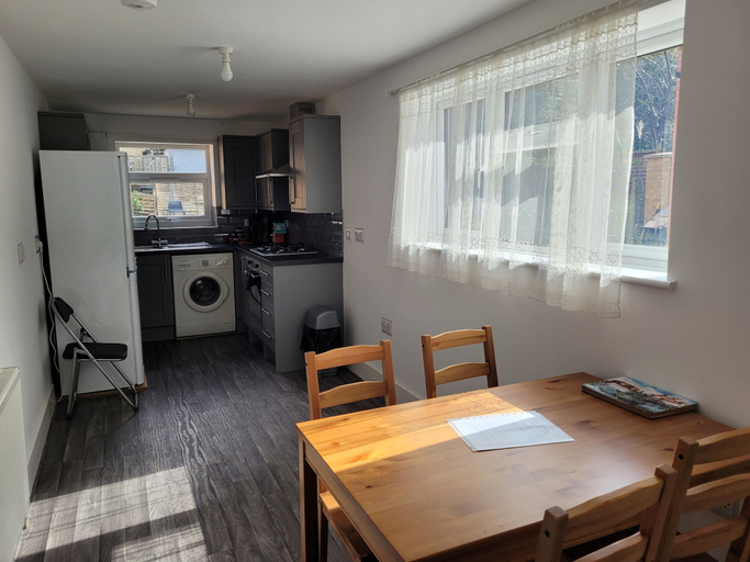 Others 5, Lovely 2-bed Fully Refurbished House in London, London