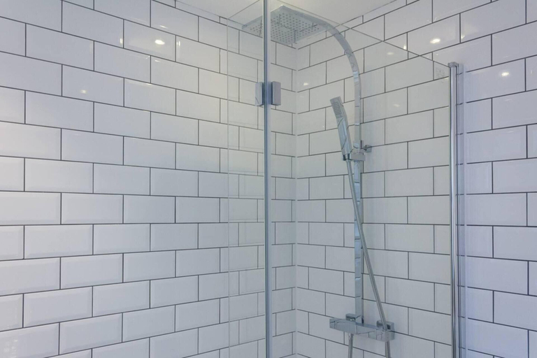 Bathroom, Lovely 4-bed House in Liverpool, Sefton