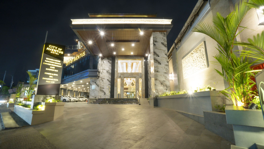 Exterior & Views 7