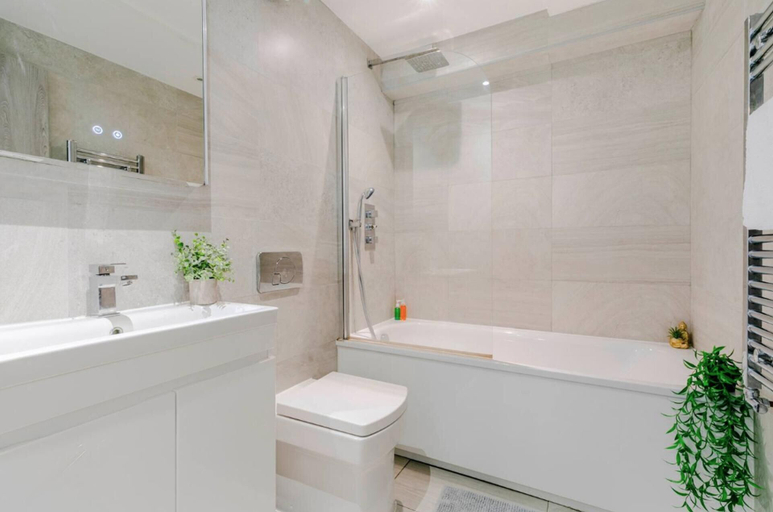 Bathroom 4, 1-bed in Bricklane / Shoreditch - 6 Sleeps, London