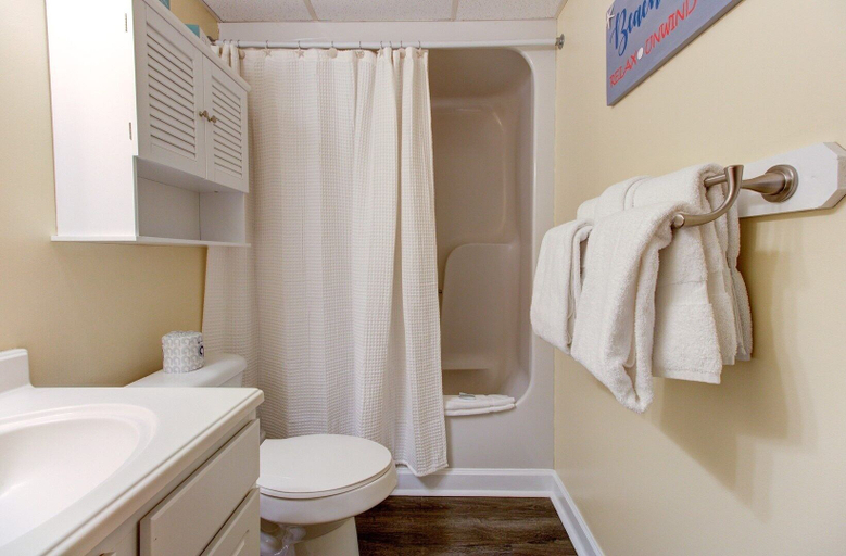 Bathroom 2, 0607 Just Beachy by Atlantic Towers, New Hanover